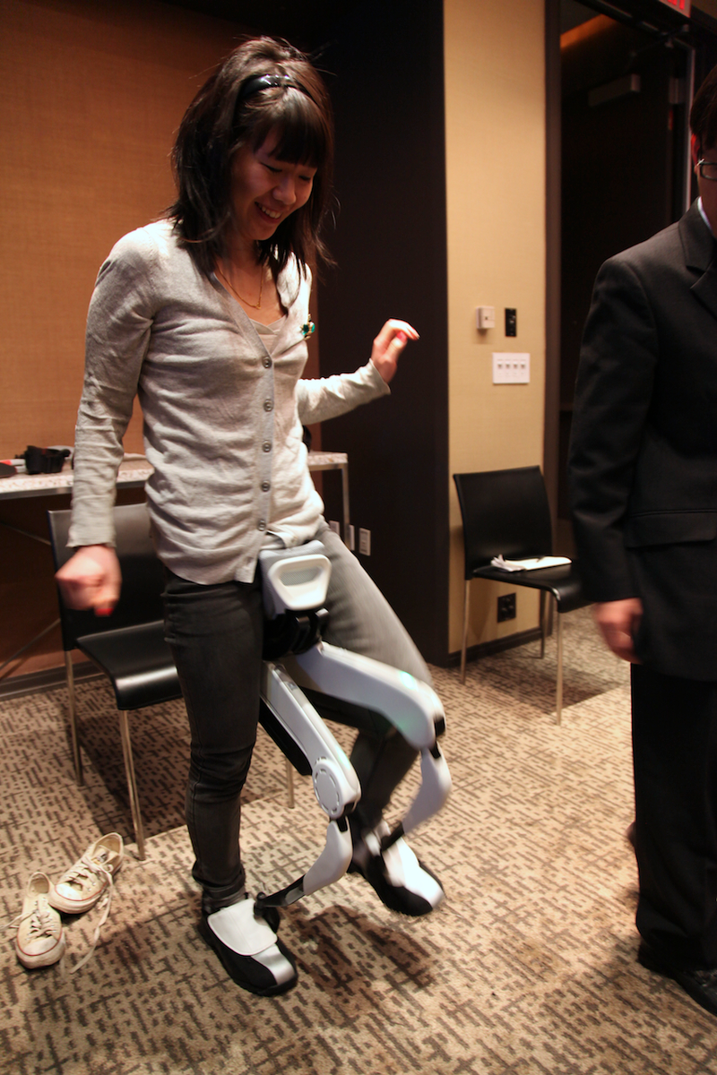 Illustration for article titled How It Feels To Walk With Honda's Cyborg Legs